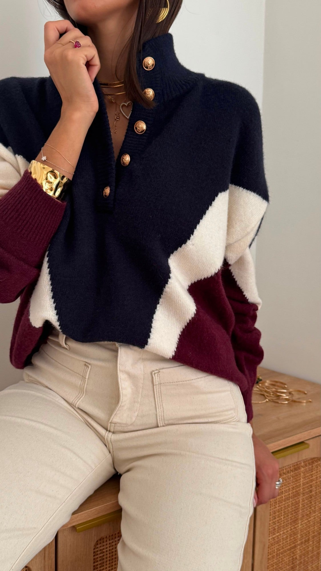 Maglione blu, panna e bordeaux con bottoni dorati